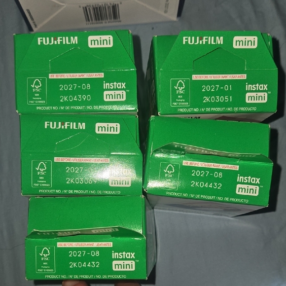 Fujifilm Instax Mini Instant Film Pack - Green and White - Picture 3 of 3